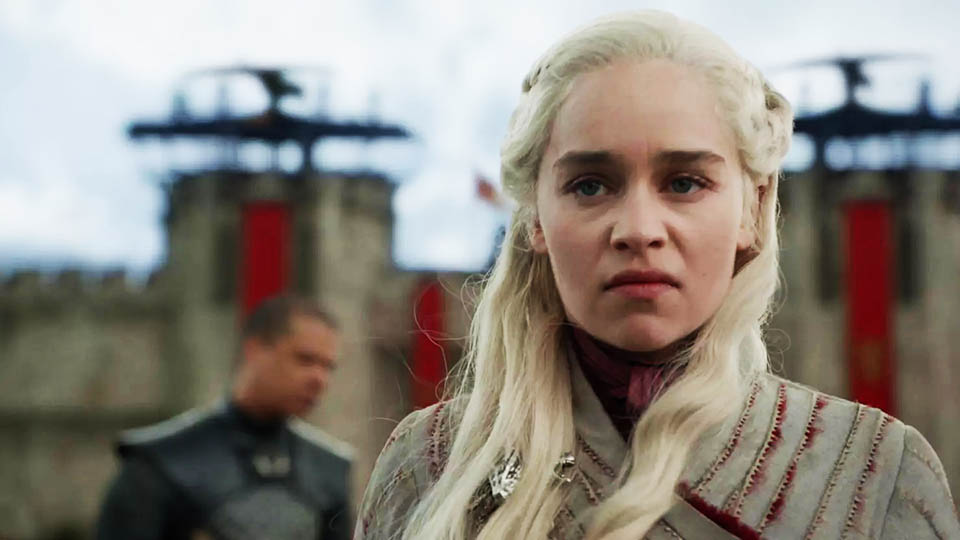daenerys character with white hair